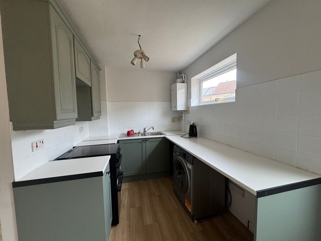 Property photo 3 of 6 Kitchen