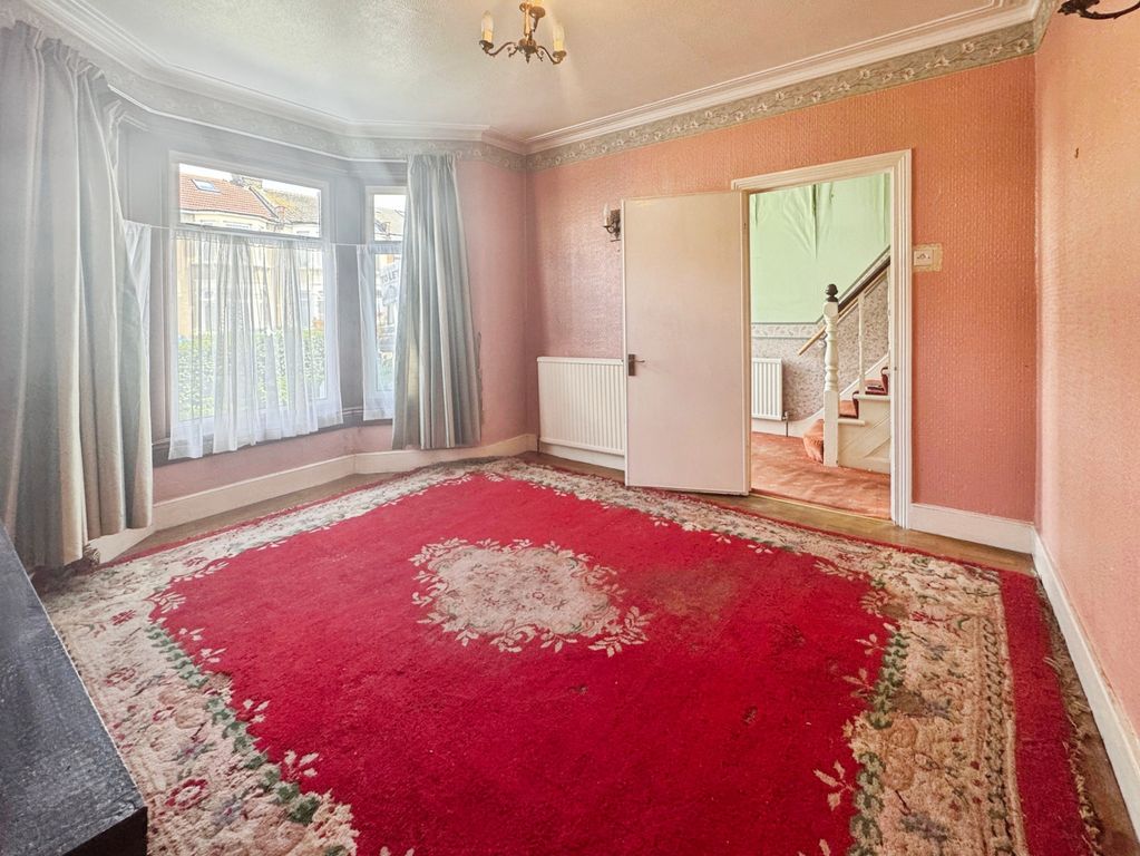 Property photo 3 of 17 Gallery
