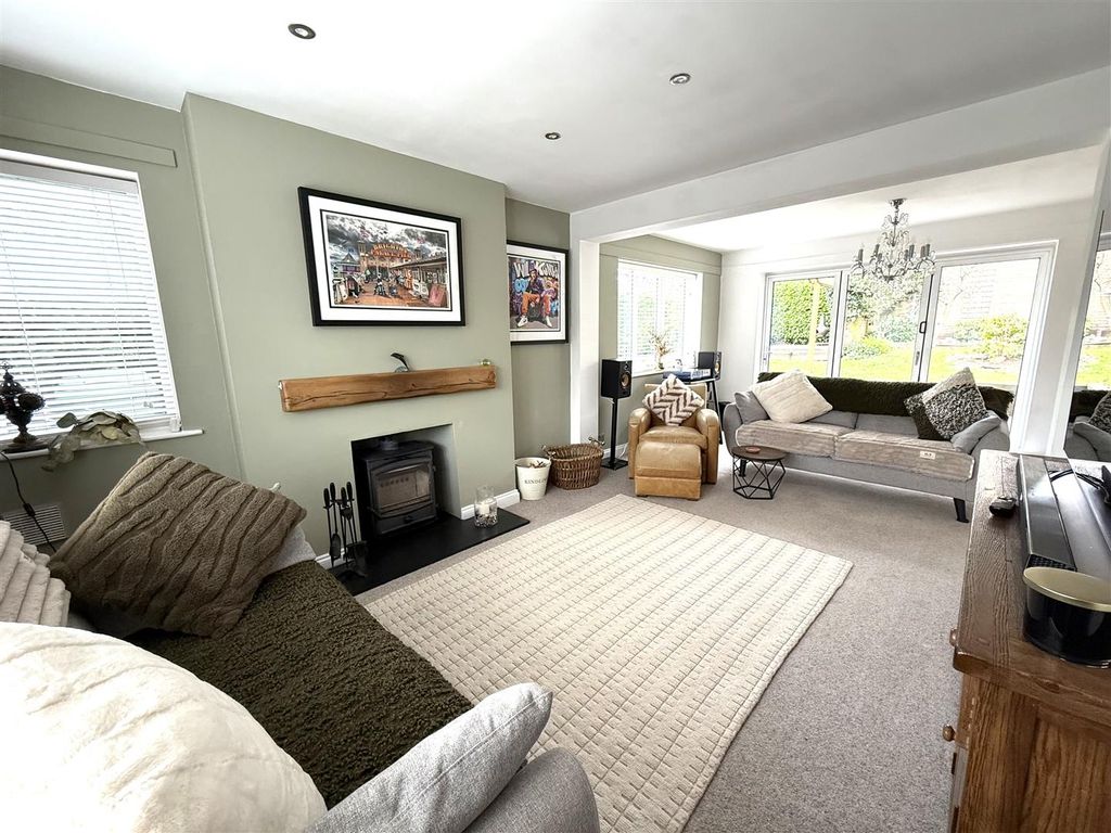 Property photo 3 of 33 10 hd Lounge 4.Jpeg