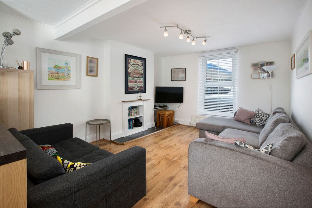 Property photo 3 of 17