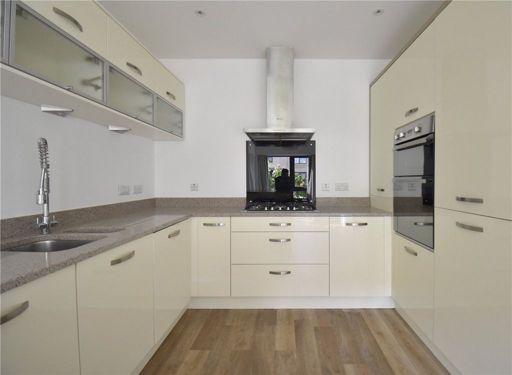 Property photo 2 of 12 Picture No. 27