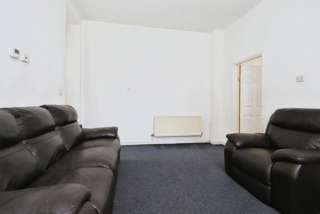 Property photo 2 of 13 Lounge