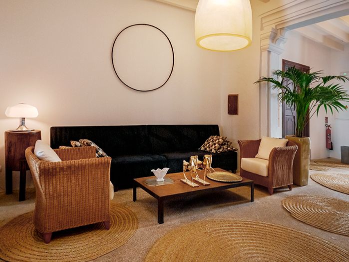 Property photo 2 of 17 Lounge (2)