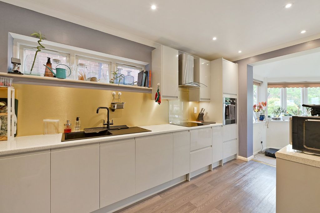 Property photo 2 of 14 Kitchen