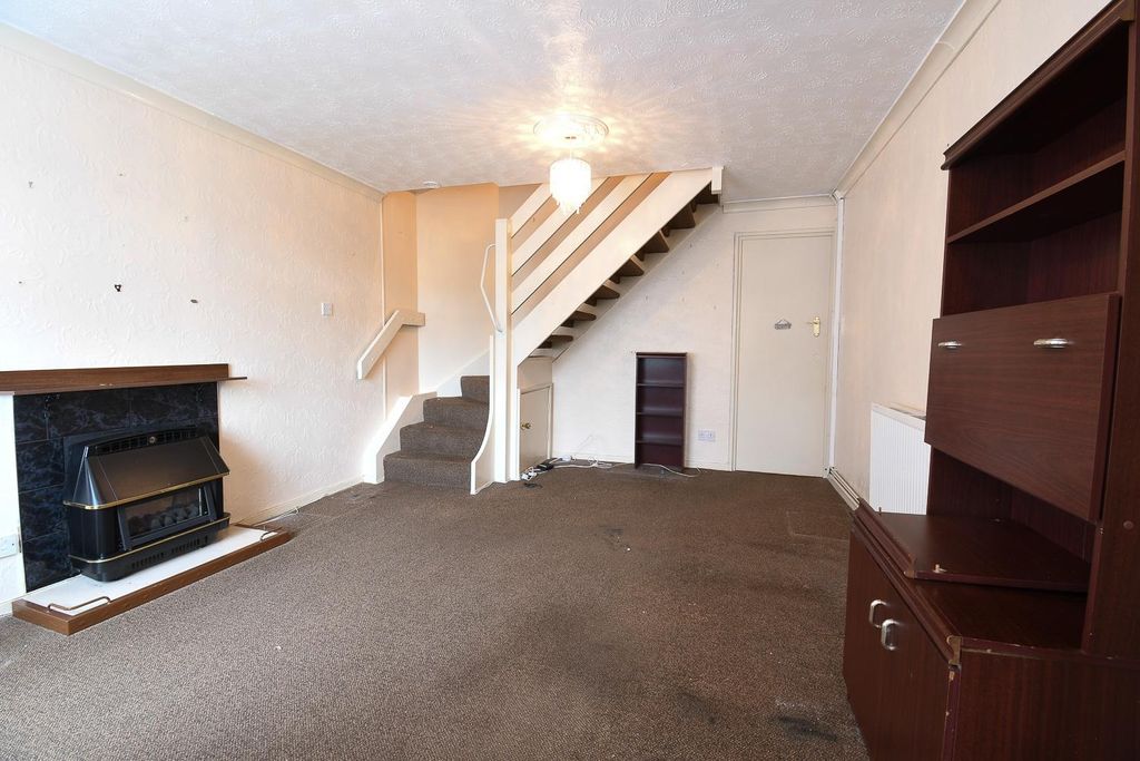 Property photo 2 of 18 Living Room