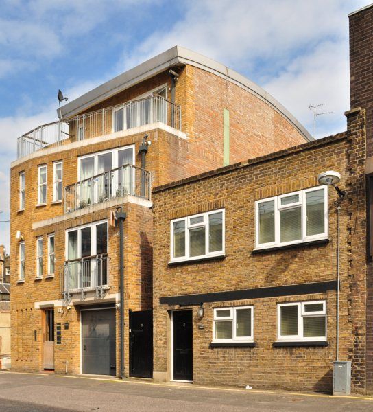 Property photo 2 of 13 Burrows Mews