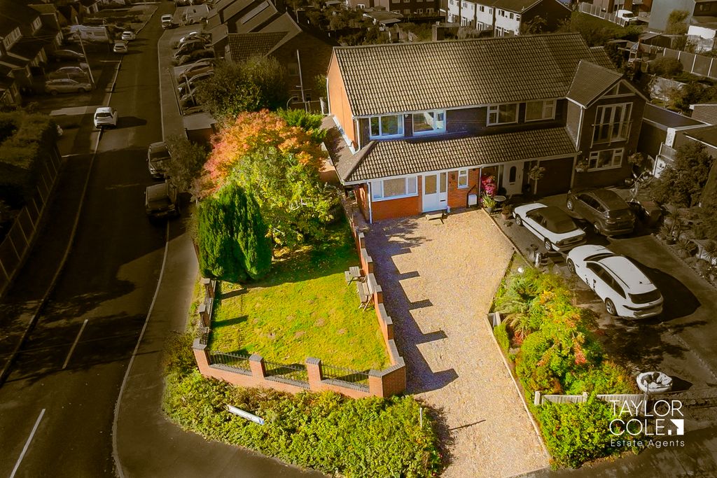 Property photo 2 of 32