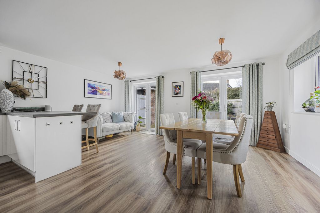 Property photo 2 of 26