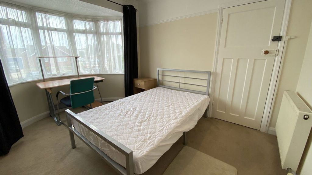 Property photo 2 of 34