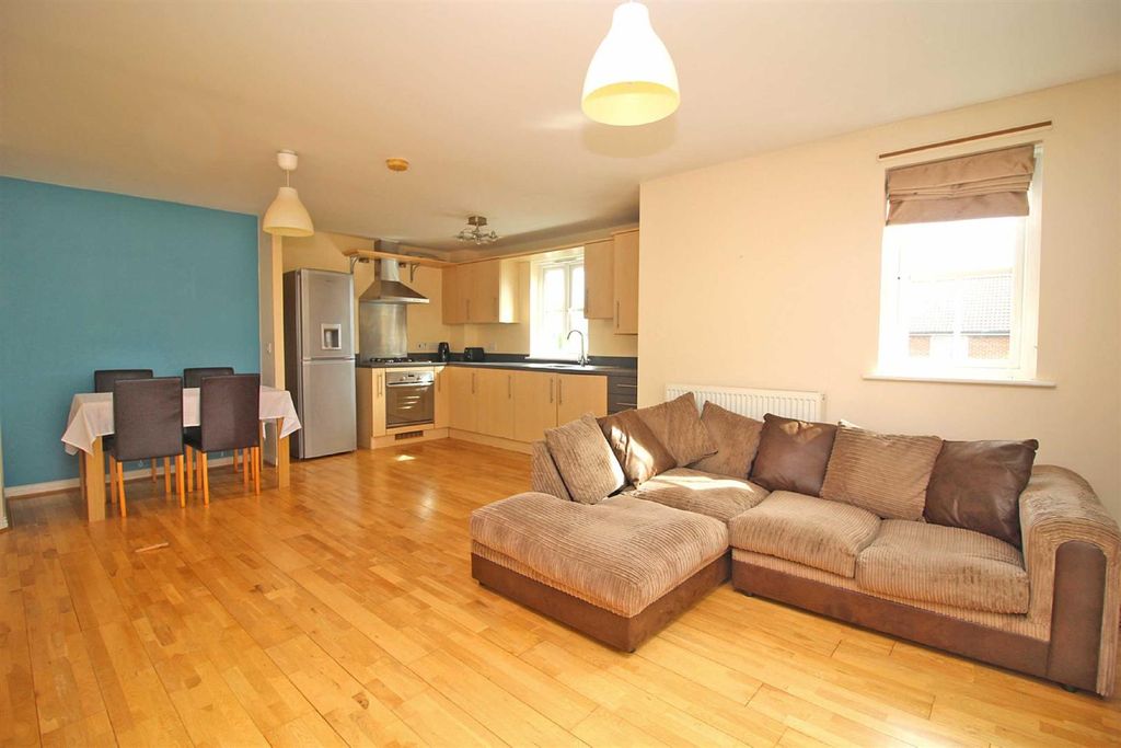 Property photo 2 of 8