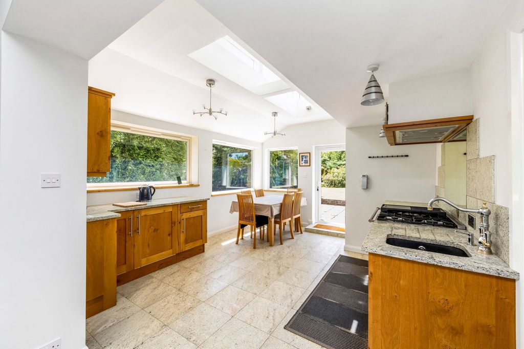 Property photo 2 of 27