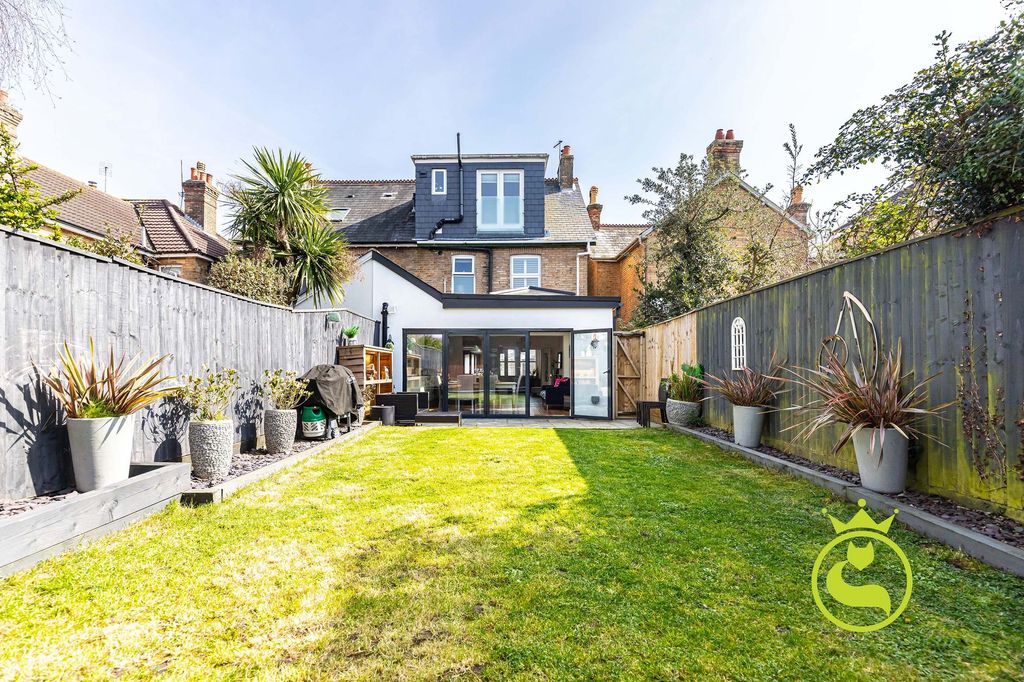 Property photo 2 of 19