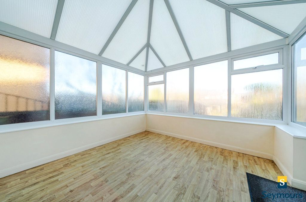 Property photo 2 of 19 Conservatory