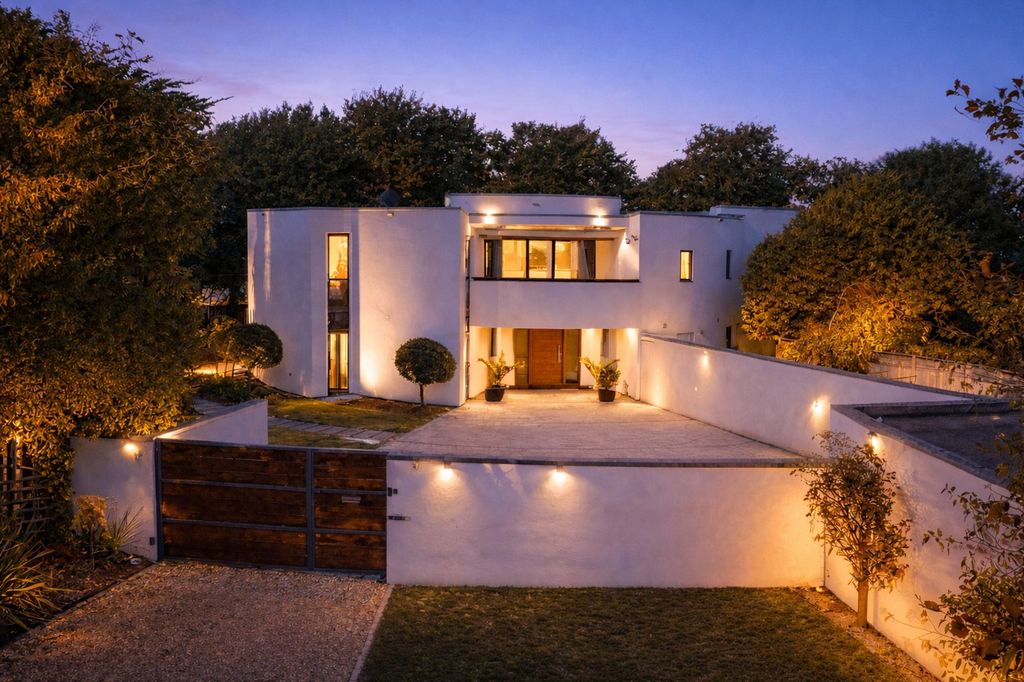 Property photo 1 of 34