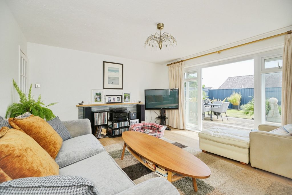 Property photo 3 of 16 Pbox-Img.Jpg