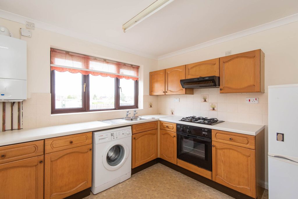 Property photo 3 of 11