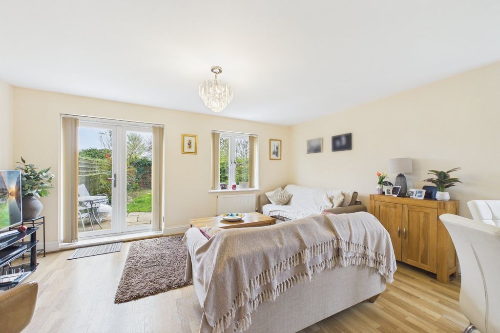 Property photo 2 of 9 Picture No. 17