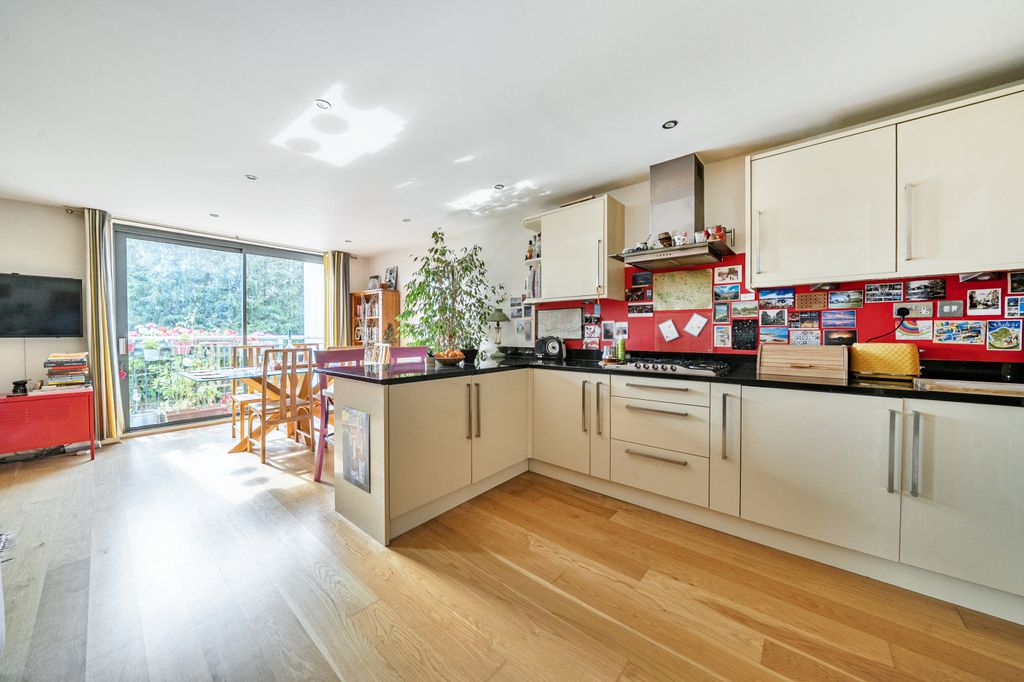 Property photo 3 of 18 Picture No. 02