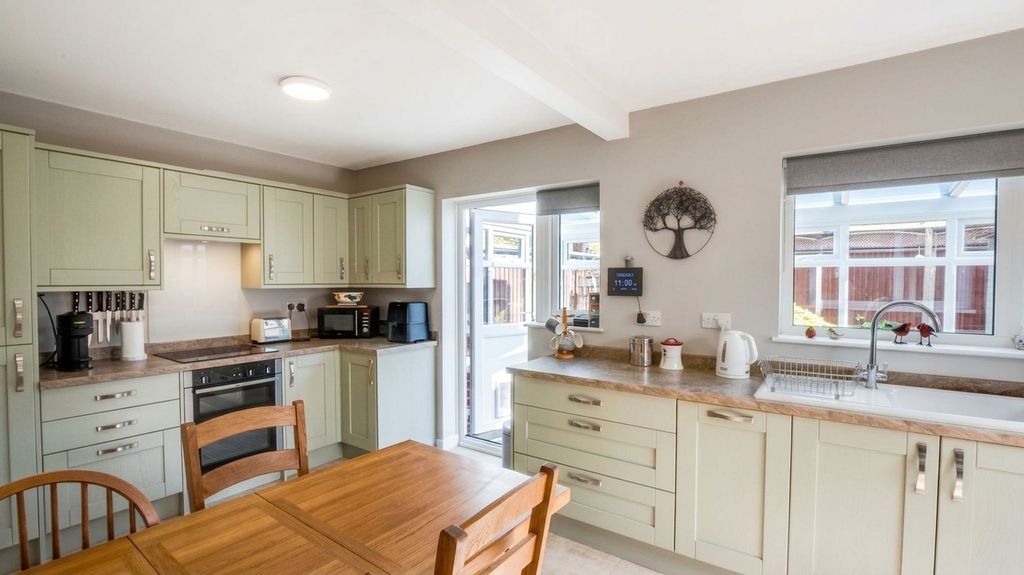 Property photo 2 of 35