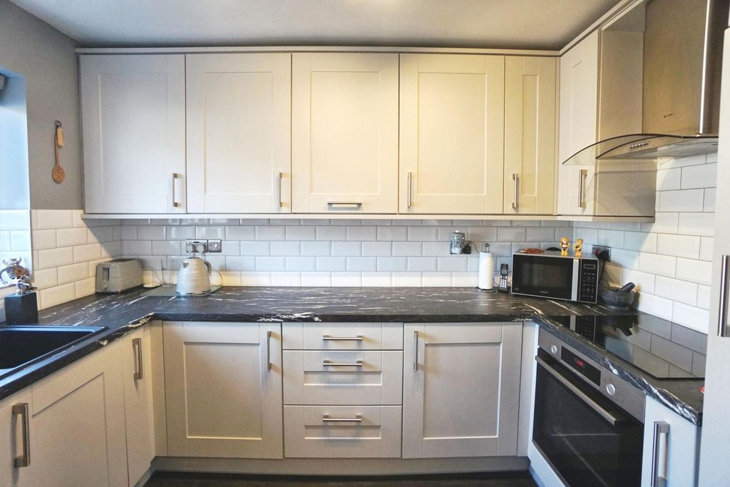 Property photo 2 of 20 Kitchen