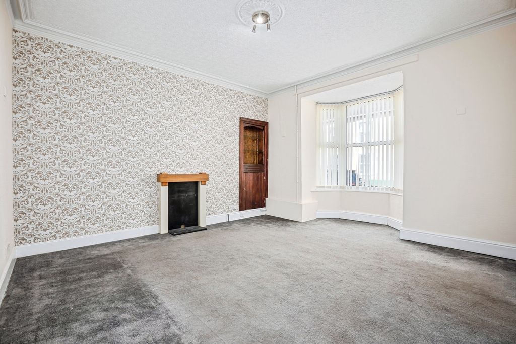 Property photo 3 of 17 Photo