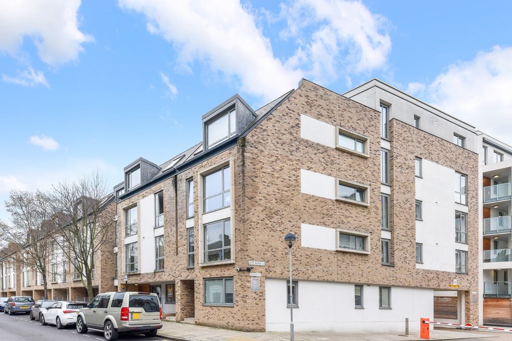 Property photo 1 of 9