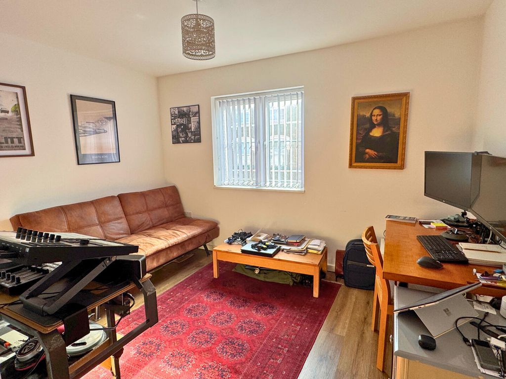 Property photo 1 of 6 Living Room