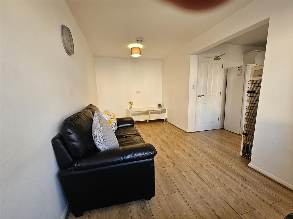 Property photo 3 of 12 7 Perne Avenue