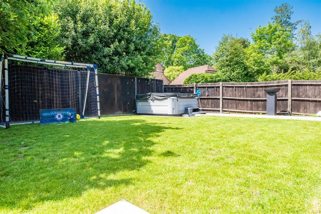 Additional image 24 of 6 bed detached house for saleSorrel Drive, Lightwater GU18