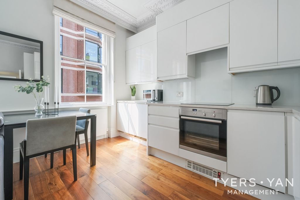 Property photo 2 of 13 Kitchen