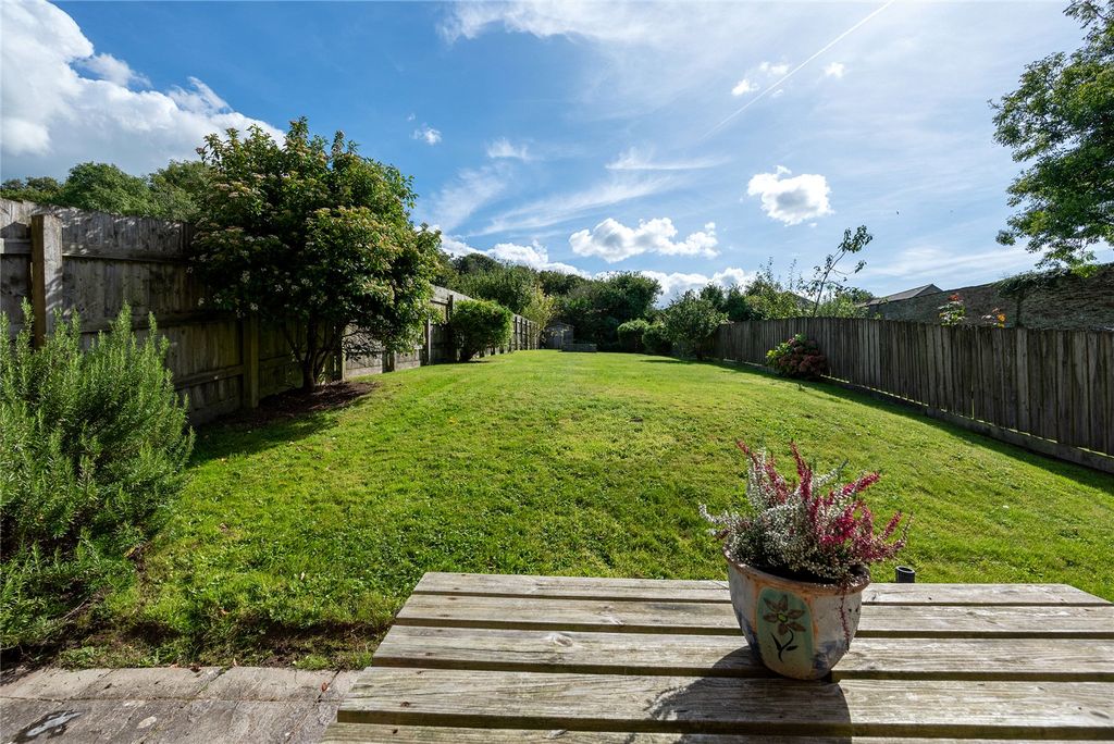 Property photo 2 of 16 Picture No. 21