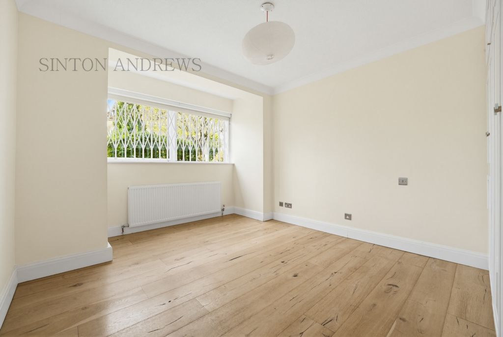 Property photo 3 of 11 Photo 4