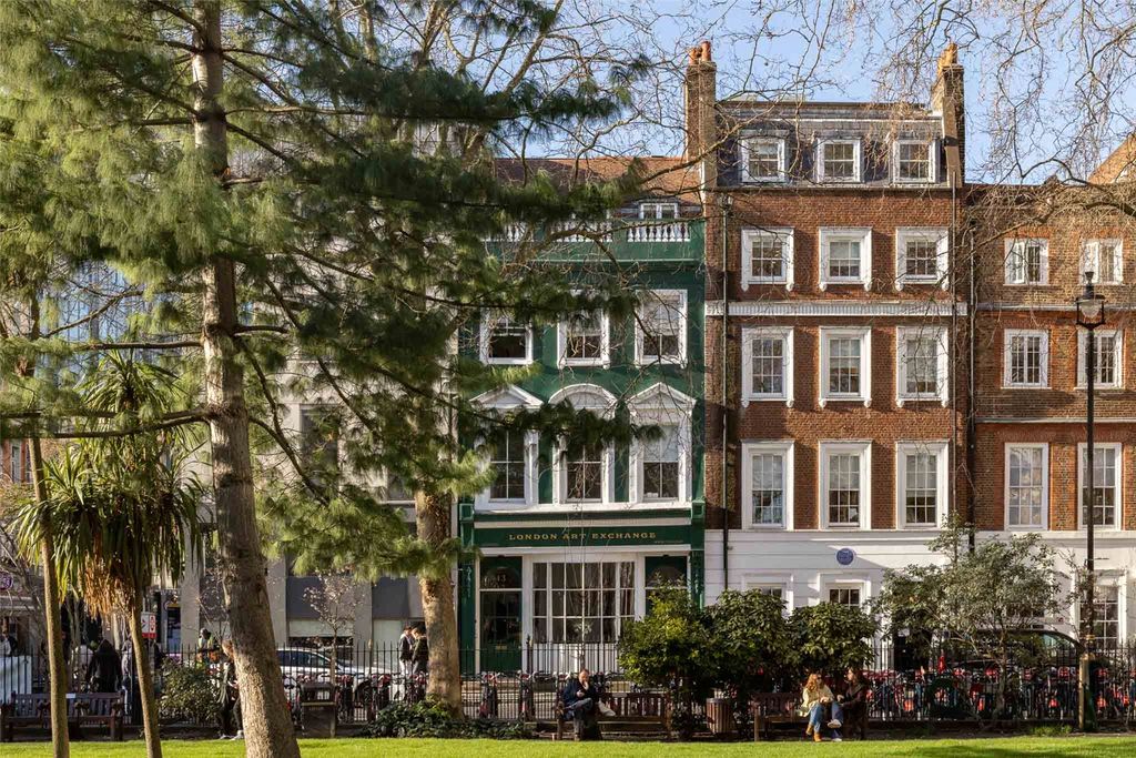 Property photo 1 of 11 Soho Square Facade