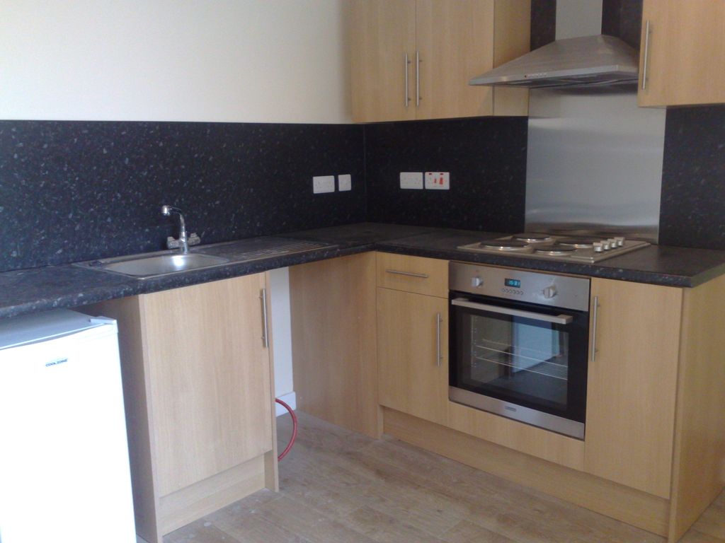 Property photo 1 of 6 Kitchen