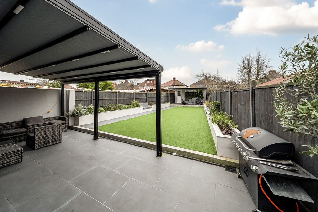 Property photo 3 of 20 1389450-17-694A9d...