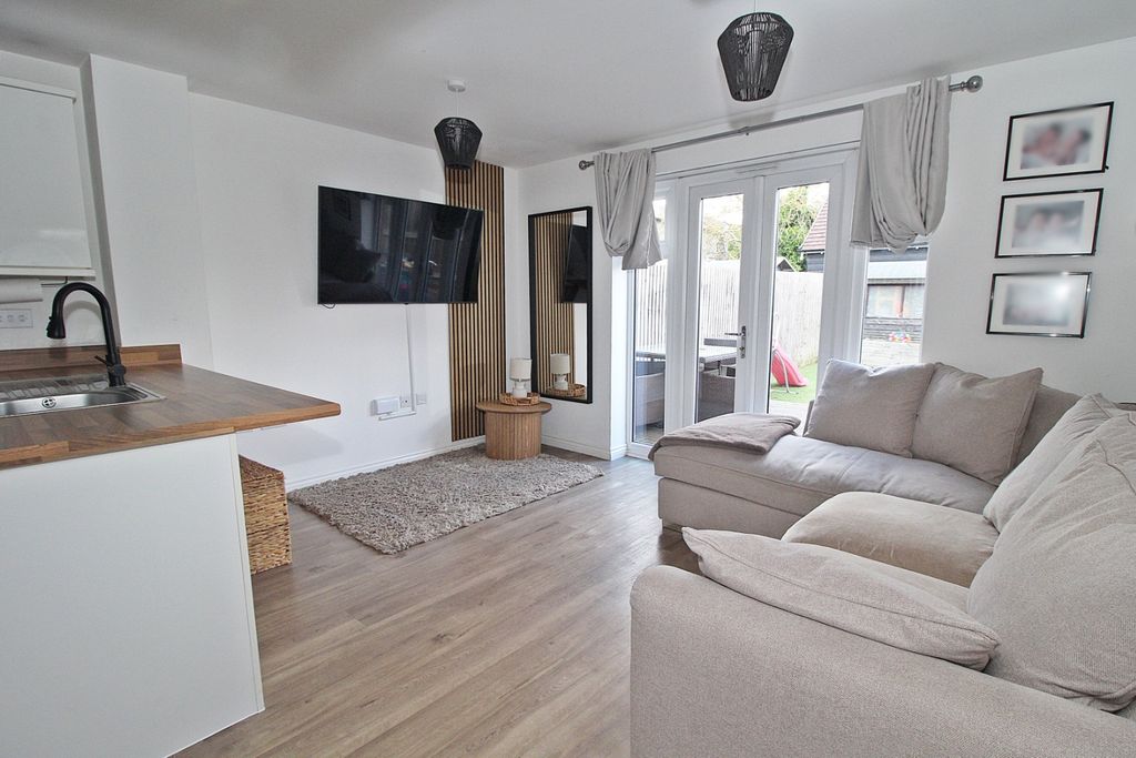 Property photo 2 of 10 5164961