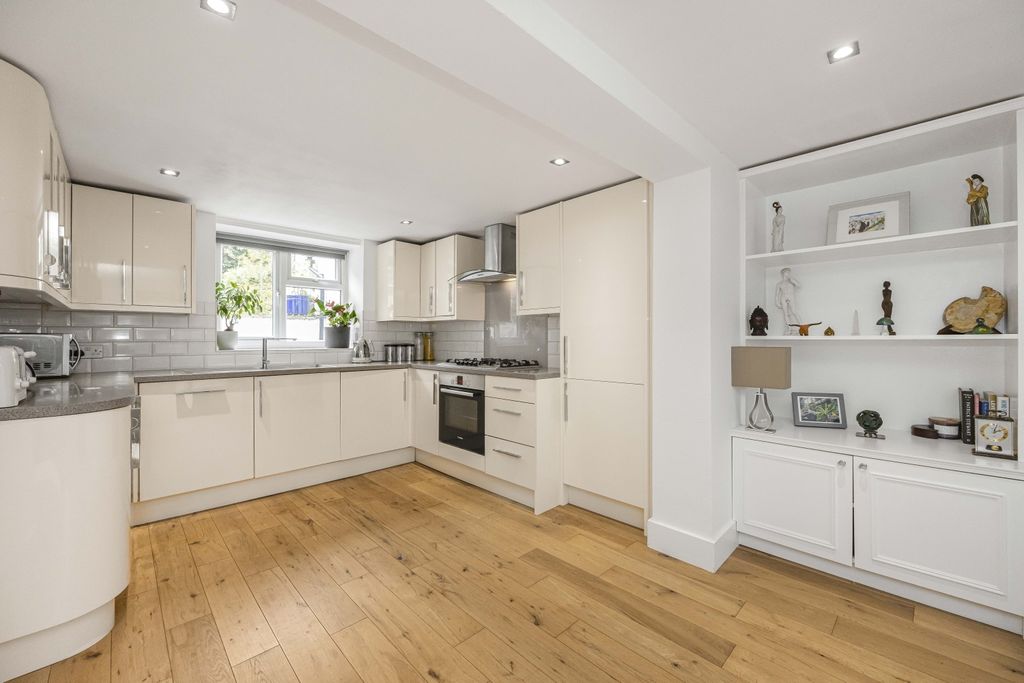 Property photo 2 of 24 21 Windmill Lane -017