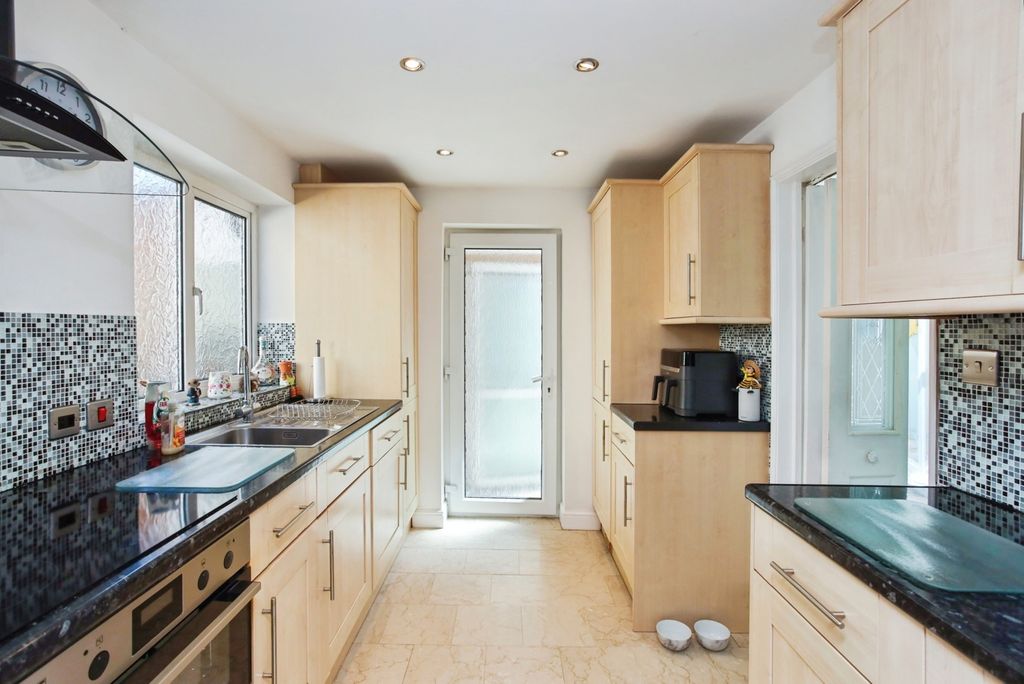 Property photo 3 of 18 Pbox-Img.Jpg