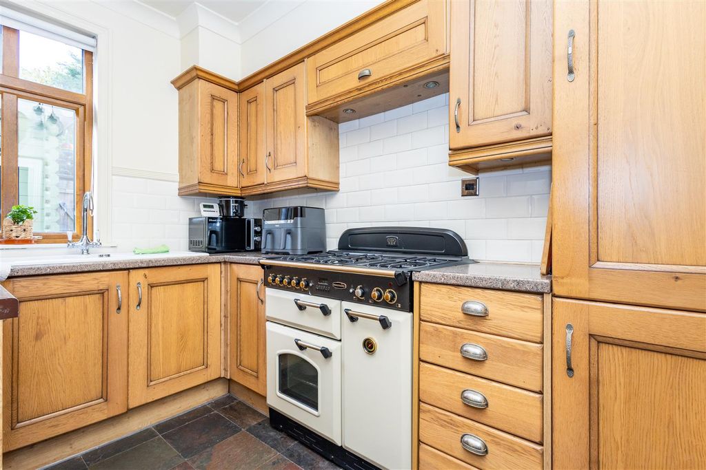 Property photo 3 of 20 Kitchen