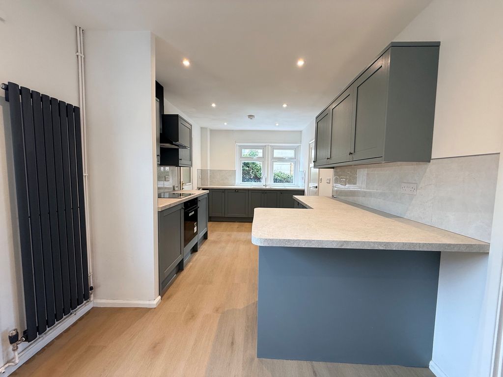 Property photo 2 of 17 Kitchen Aspect