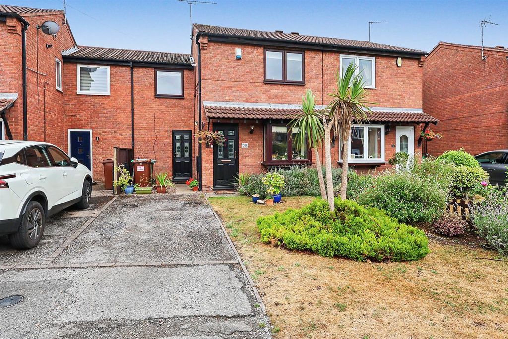 Property photo 1 of 21 Corsham Gardens Nottingham, Ng3 6Lz