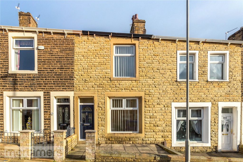 Property photo 1 of 16 Front External