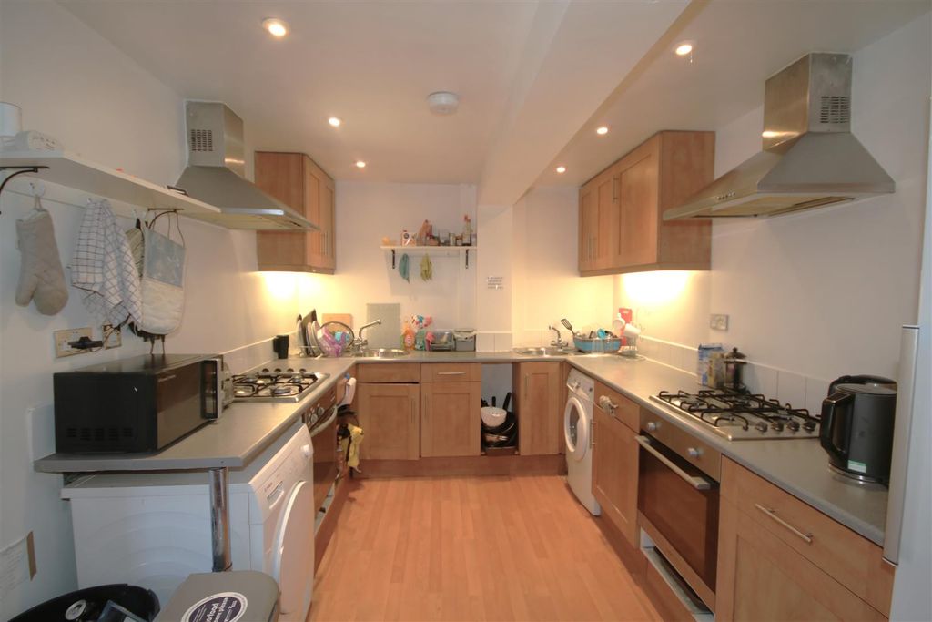 Property photo 3 of 12 Kitchen A.Jpg