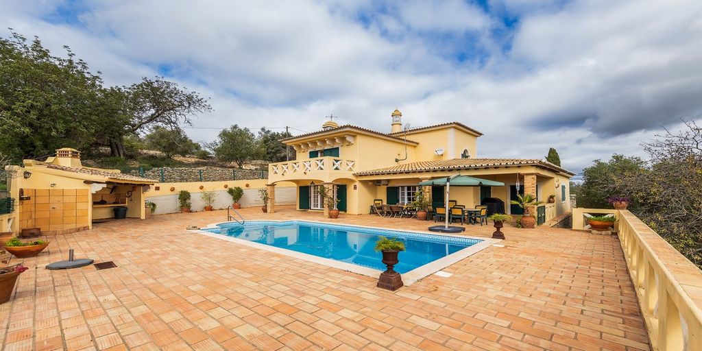 Property photo 2 of 30