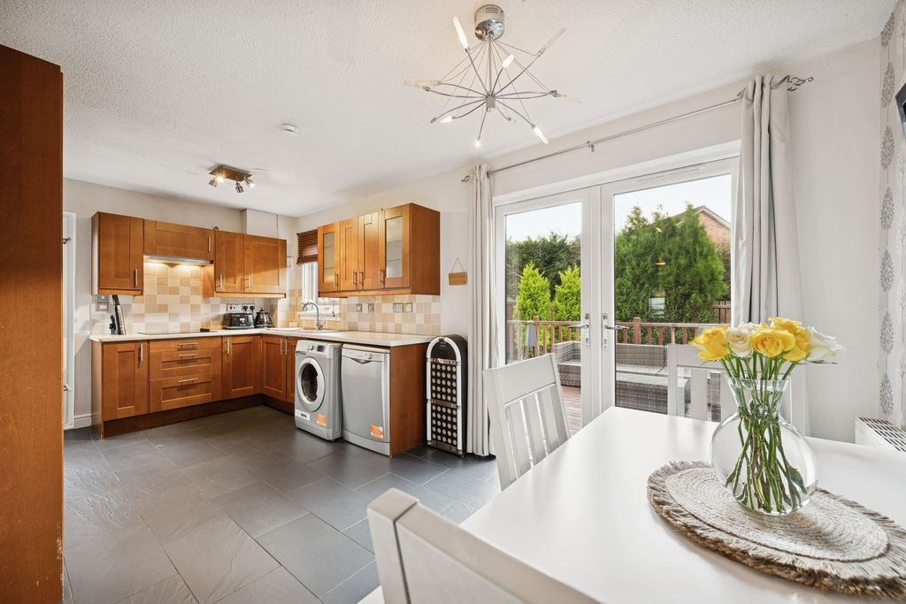 Property photo 2 of 24 Kitchen/ Dining