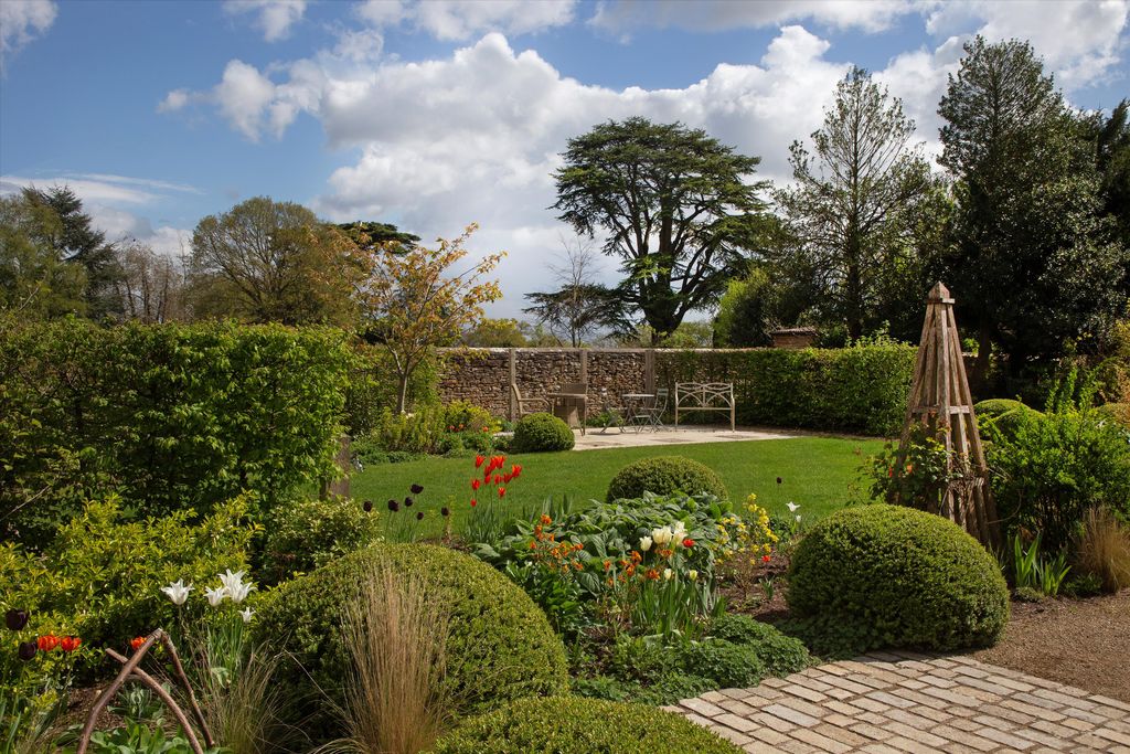 Property photo 2 of 17 Image