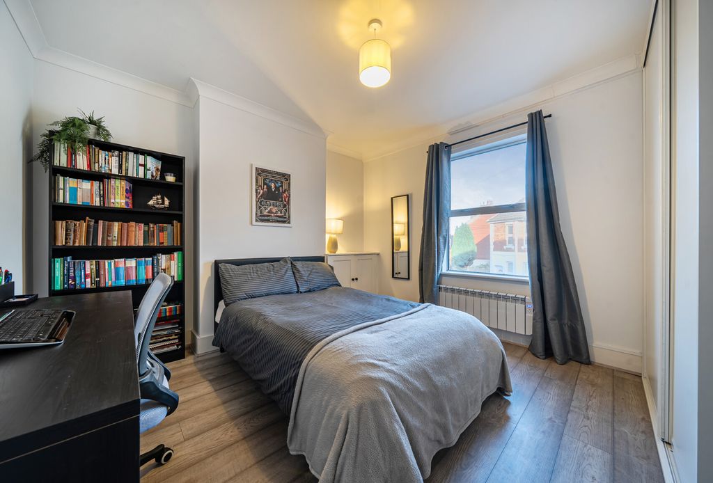 Property photo 3 of 9 1420024-1-699F278...