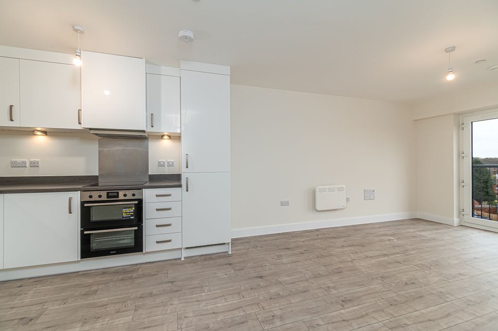 Property photo 3 of 16 Flat 76-7