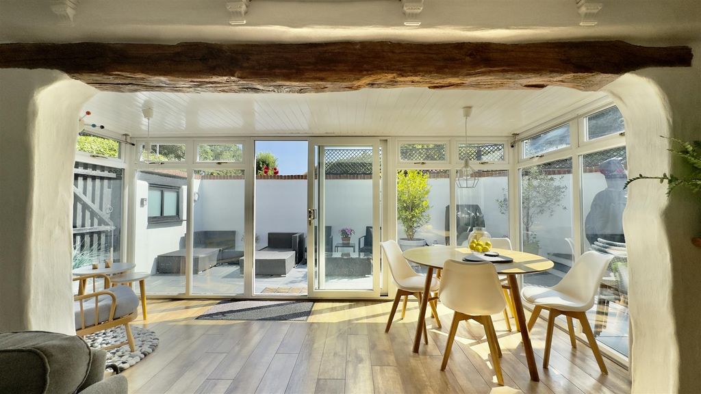 Property photo 2 of 23 Sun Room And Patio Doors