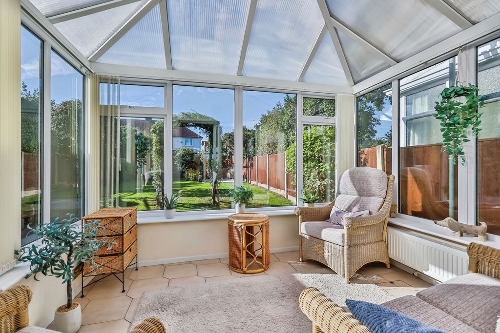 Property photo 3 of 24 Conservatory